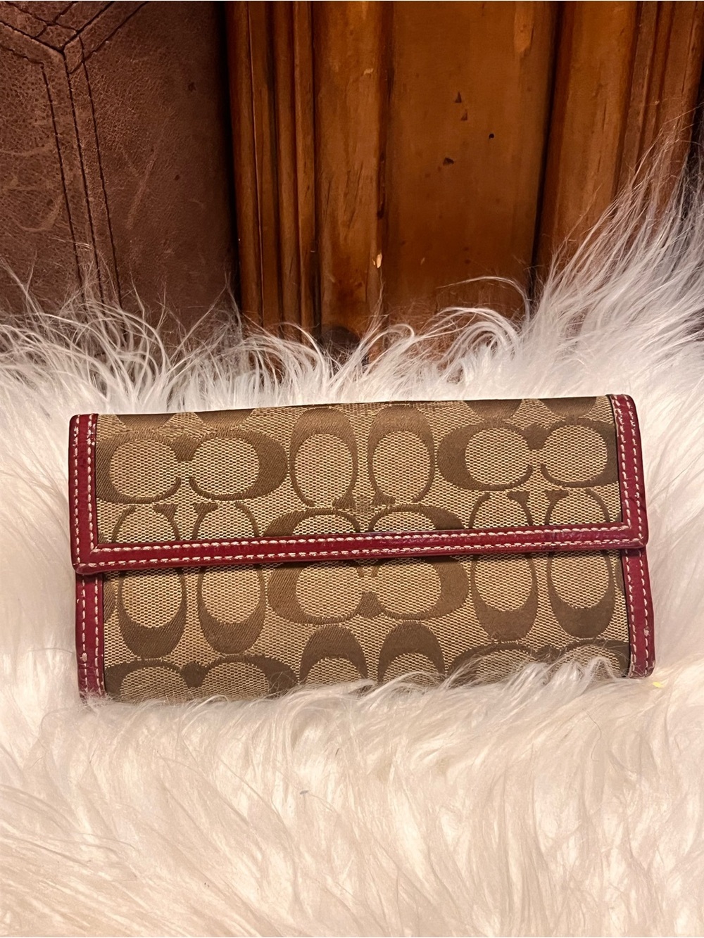 Coach Beige Signature Canvas Wallet with Red Patent Trim - Picture 4 of 12